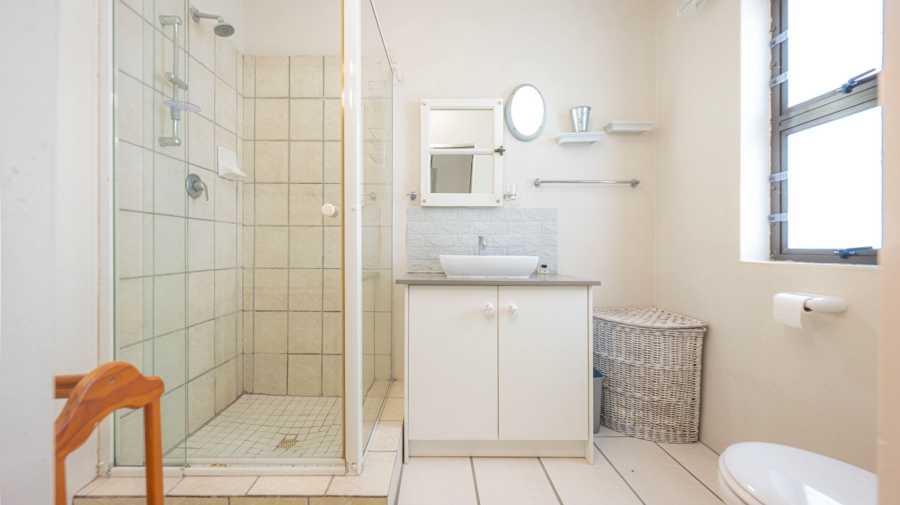 To Let 4 Bedroom Property for Rent in Struisbaai Western Cape